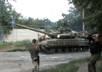 Во время зачистки донецкого аэропорта ополченцев обстреляли из танков