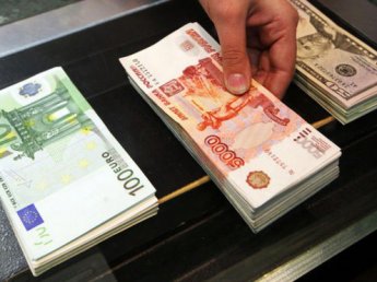 ЦБ РФ снизил на 20 апреля курс доллара до 65,65 рубля, курс евро до 74,37 рубля