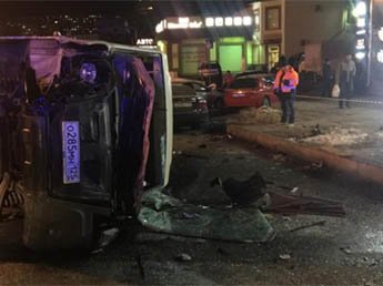 Водитель маршрутки лишился руки, ранены 20 человек: в Сети появилось видео страшного ДТП во Владивостоке