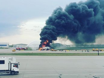 В Шереметьево при посадке сгорел самолет SSJ-100: 13 погибших (ФОТО, ВИДЕО)