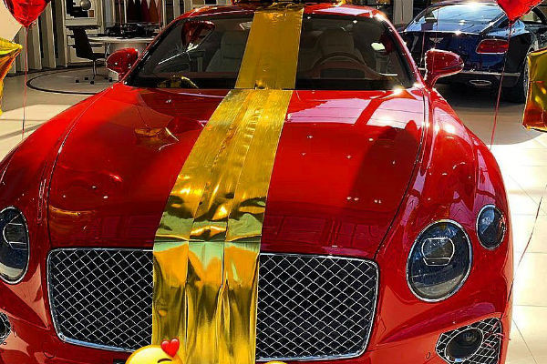 Звезде Дома-2 на день рождения подарили элитное авто за 20 млн (ФОТО)