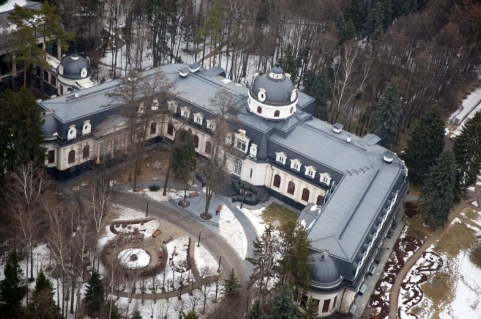 СМИ: Росреестр оценил стоимость участка с дворцом Шувалова в 2800 раз дешевле кадастровой стоимости