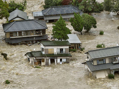 В Японии уходят под воду целые города