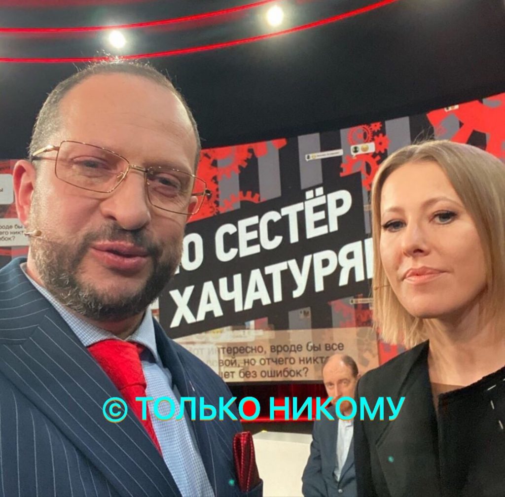 В Сеть утекли фото с нового шоу Собчак на Первом канале - эксперты хотели сбежать с эфира
