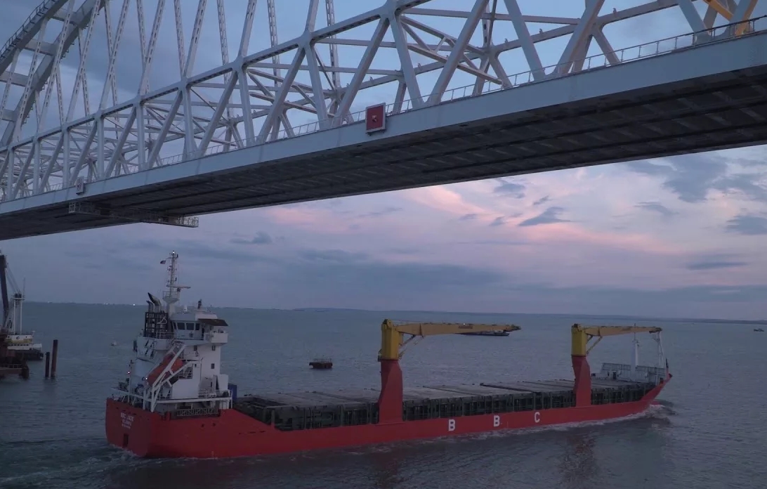 Удавка, молнии и Бог дьявола: Крымскому мосту предрекли разрушение через 22 года