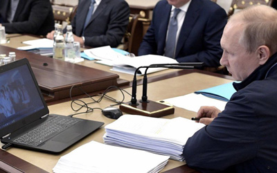 Журналисты засветили ноутбук Путина (ФОТО)