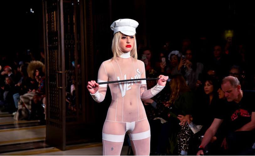 Голый модный показ в Лондоне вызвал фурор: модели демонстрировали интимные части тела на подиуме (ФОТО)