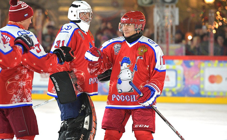 Все ждут его в батискафе, а он на льду: игру НХЛ в поддавки с Путиным высмеяли в Сети (ВИДЕО)