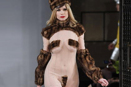 Голый модный показ в Лондоне вызвал фурор: модели демонстрировали интимные части тела на подиуме (ФОТО)