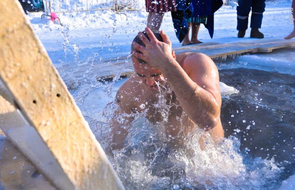 Крещение 2019: где купаться в Москве, поздравление, традиции, что нельзя делать на Крещение Господне