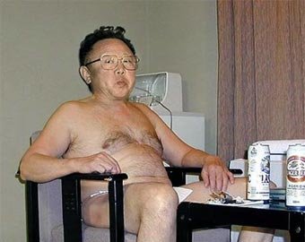 Ким Чен Ир пьет коньяк и подражает Бушу