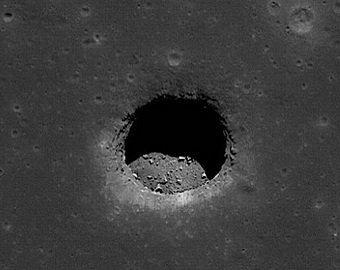 Гигантские дыры на Луне – базы инопланетян?