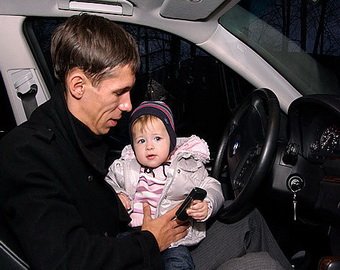 Суд обязал Алексея Панина вернуть ребёнка