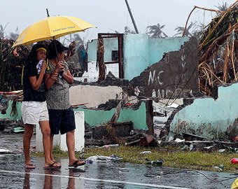 Россиянин, переживший тайфун на Филиппинах: «Бетонный отель трясся от ветра, а двери мы держали руками, чтобы их не вышибло»