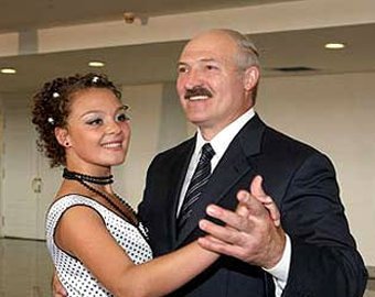 Лукашенко о разводе: «Нет, я не разведен. Кому это надо?»