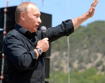 Стилисты обсудили летний гардероб Путина и Обамы
