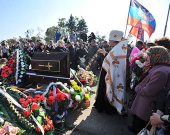 Погибших ополченцев и героев Великой Отечественной перезахоронили на Саур-Могиле