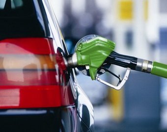Замкнутый круг: почему бензин не дешевеет вслед за нефтью?