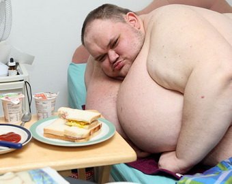 415 килограммов и 10 тысяч калорий в день — вес и еда самого толстого человека