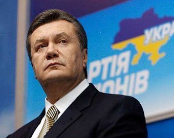 Янукович назвал присоединение Крыма к России "трагедией"