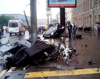 Детали ДТП на Якиманке: сын губернатора Есиповского уже разбивал этот Porsche