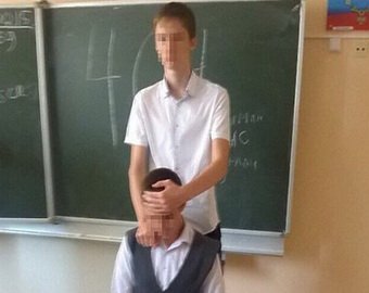 Одноклассники вступились за школьника, решившего разыграть казнь ИГИЛ