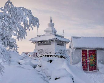 Ветеран Афгана строит буддийский монастырь на самой высокой горе Урала