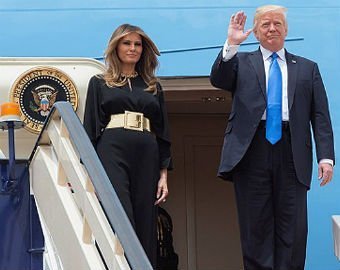 СМИ: гардероб Мелании Трамп — способ "молчаливого протеста"