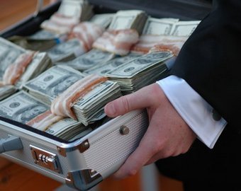 Сколько и кому дают в России: названы самые коррупционные отрасли