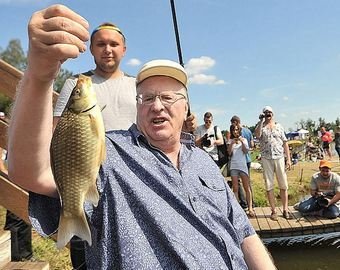Летние каникулы российских политиков: кто на вездеходах в Арктику, а кто — в Ливан за шавермой
