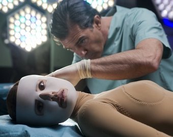 «Природа ошибается»: хирург, который провел сотню операций по смене пола в России