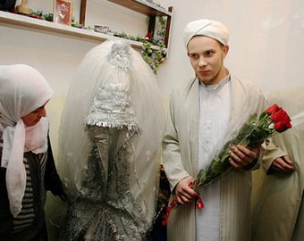 Анна Алексеева: «Мама плакала, папа называл подстилкой». Замужем за мигрантом