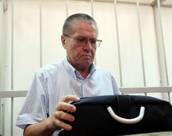 В туалет под конвоем: подробности спецоперации по задержанию Улюкаева