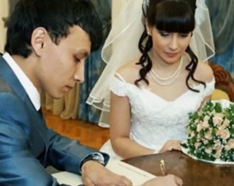 Валя Исаева, родившая в 11 лет, разводится с мужем и переезжает к любовнику