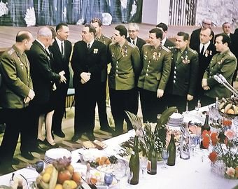 Кремлевская кухня: Брежнев обожал борщи, Ельцин — пельмени. А Путин любит мороженое