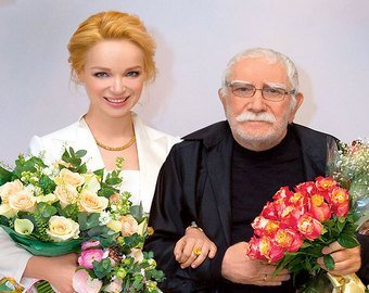 Семейный треугольник Армена Джигарханяна