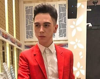 Один из 50 самых красивых мужчин планеты: в месяц трачу 7 тысяч рублей на маникюр и косметолога