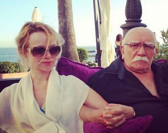 Жена Армена Джигарханяна уезжает в Париж и готовится стать мамой