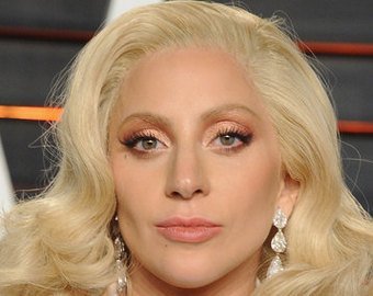 Кола для волос, скотч для лица и еще 7 неудачных бьюти-советов звезд