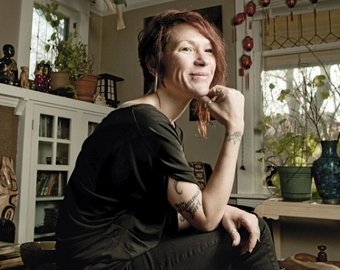 Поборов рак, внучка Сталина стала экстрасенсом