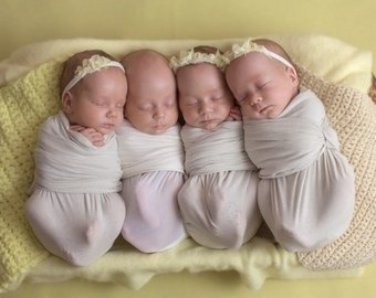 «Не откладывайте детей на потом». Как живет мама четверняшек