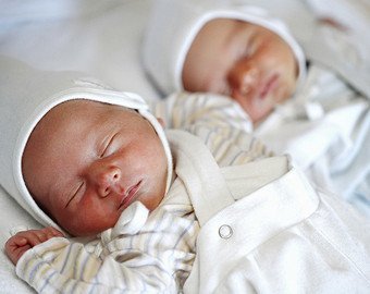 Дети, которых семейная пара отсудила у суррогатной матери, бесследно исчезли из дома в Подмосковье