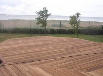 Террасная доска из лиственницы: виды, применение, преимущества