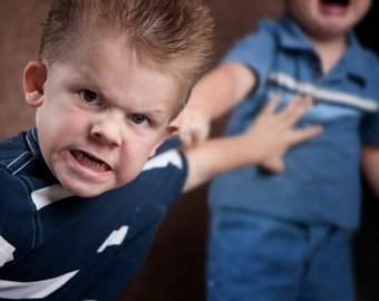 Эксперт: Попадая в школу, ребенок оказывается в первобытном обществе без законов и правил