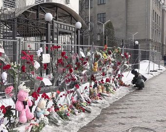 «Ваши дети не погибли, мы их спасли»: Мошенники пытаются выманить деньги у родственников погибших в Кемерове семей