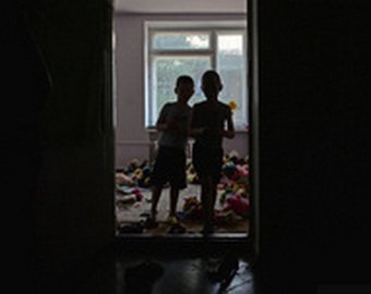 Следствие устроило травлю семьям приемных детей, изнасилованных в интернате