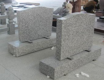 Из каких материалов изготавливают памятники?