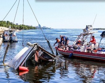 Катамараном, на котором погибли 11 человек, управлял пьяный экс-депутат и уголовник