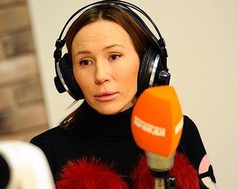 У жены Захарченко пытались изъять "Мерседес" и "Порше Кайен". Но она "потеряла" от них ключи