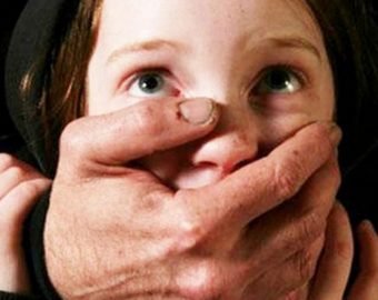 «Целовал сына в шею до засосов»: история екатеринбурженки, воспитавшей двух детей педофила